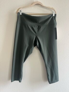 NWT Lululemon Wunder Train HR Tight 25” size 18 Olive Leggings